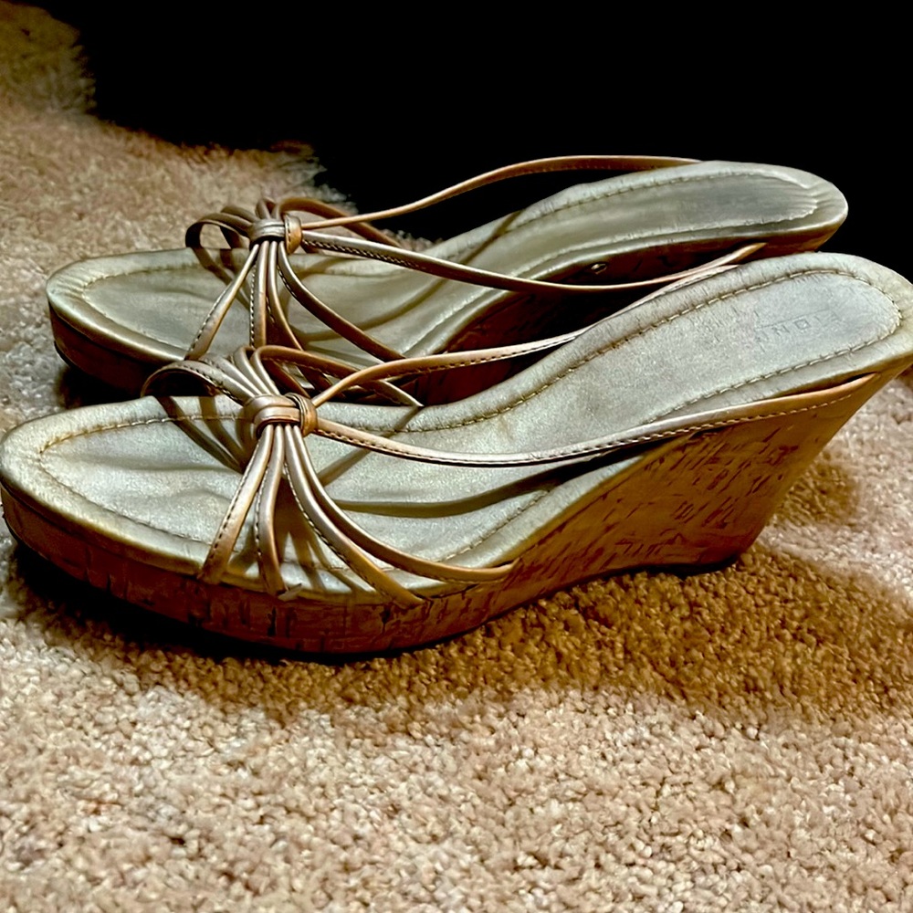 Vintage retro Marilyn Monroe Fioni strappy cork wedge heels dark gold Size 10